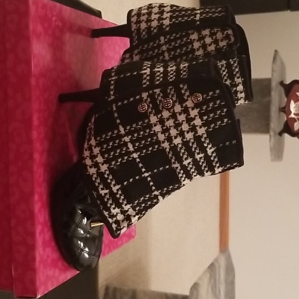 Shoes - Picture 7 of 10